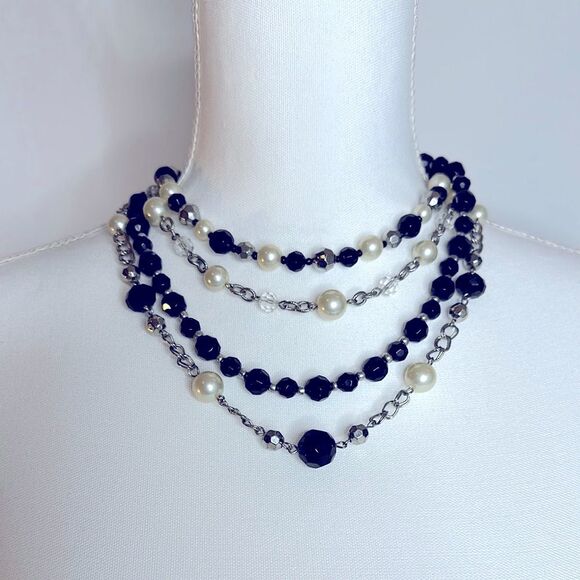 Black and White Pearl Necklace - Picture 1 of 3